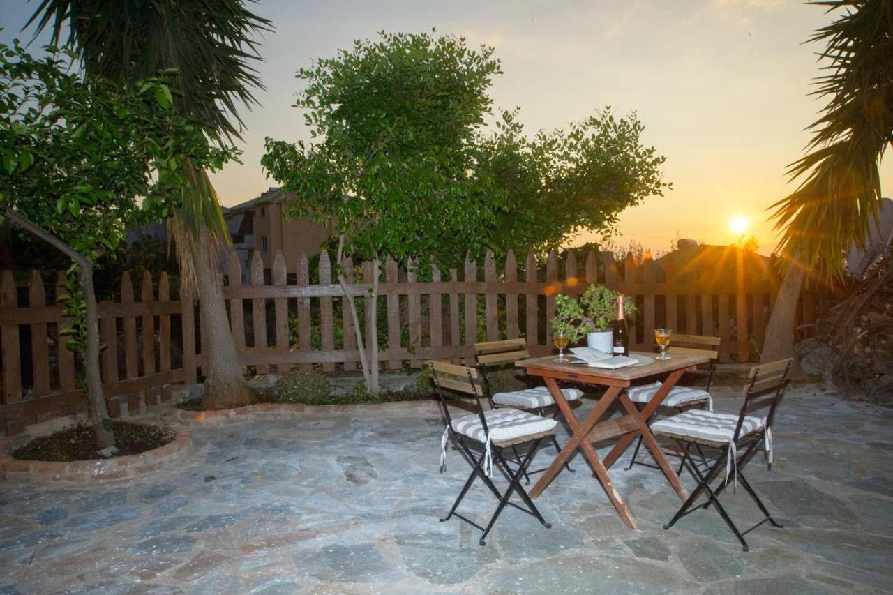 칼라마타 Seaside Heaven - Sunset Views Close To The Beach 아파트 외부 사진